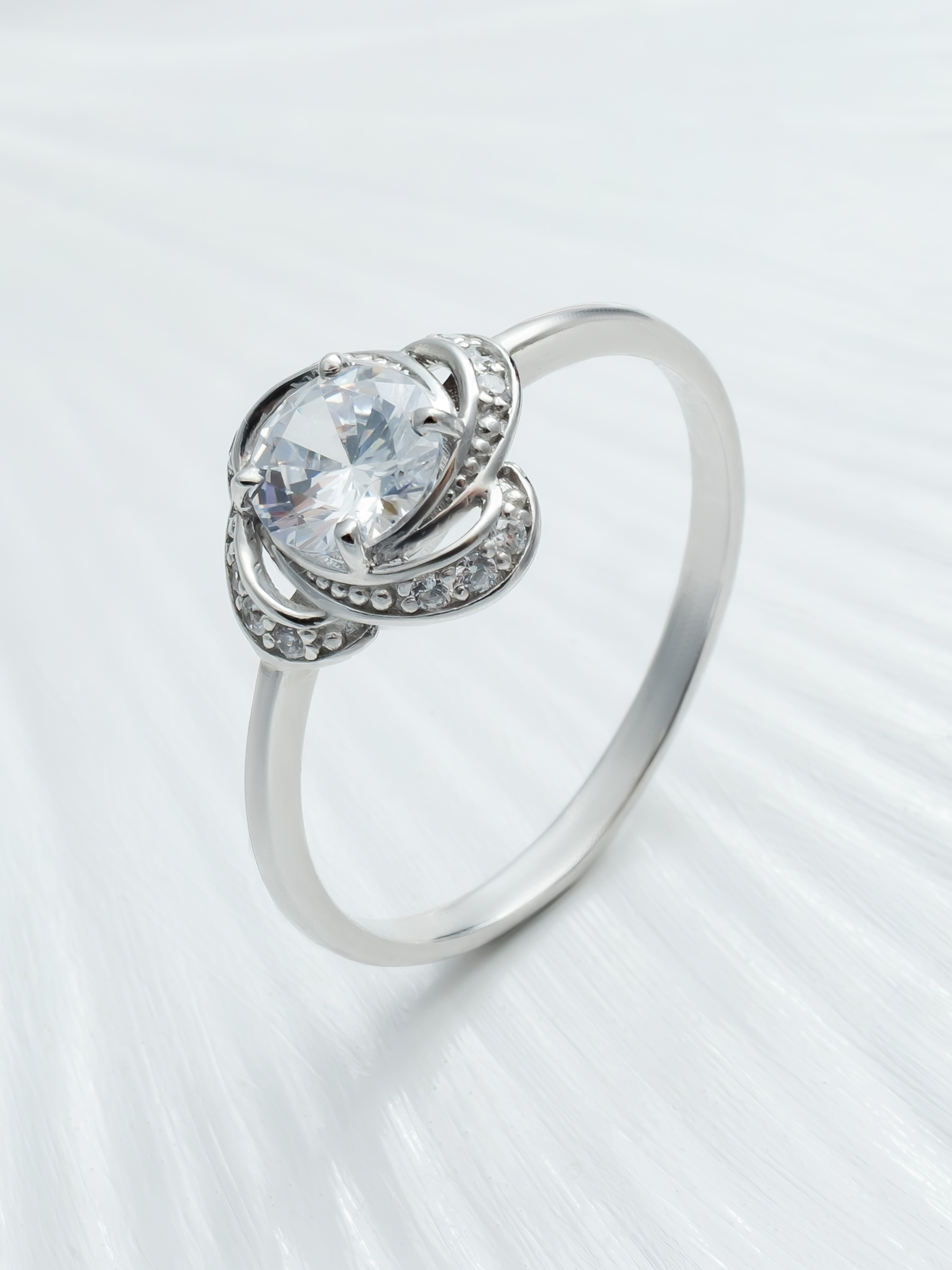 Кольцо цветок из серебра 925 с фианитами