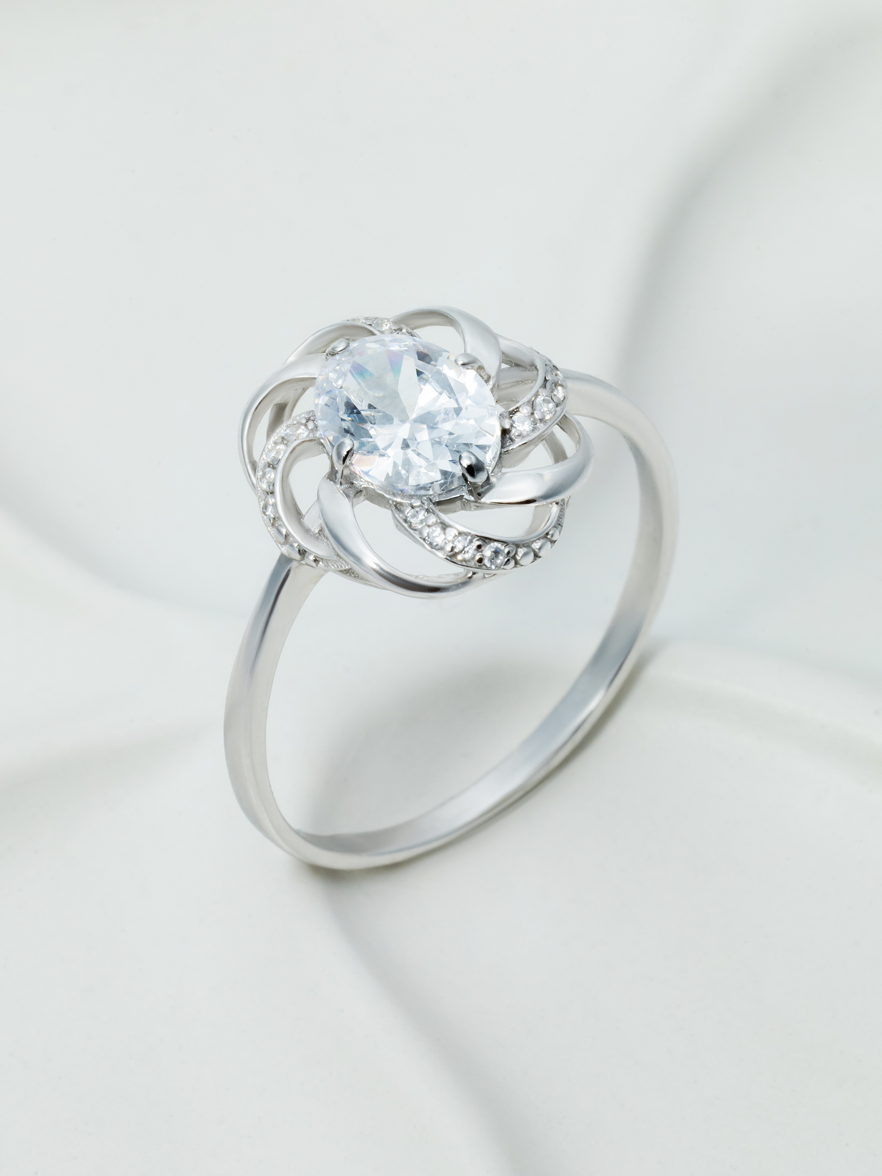 Кольцо из серебра 925 с фианитами