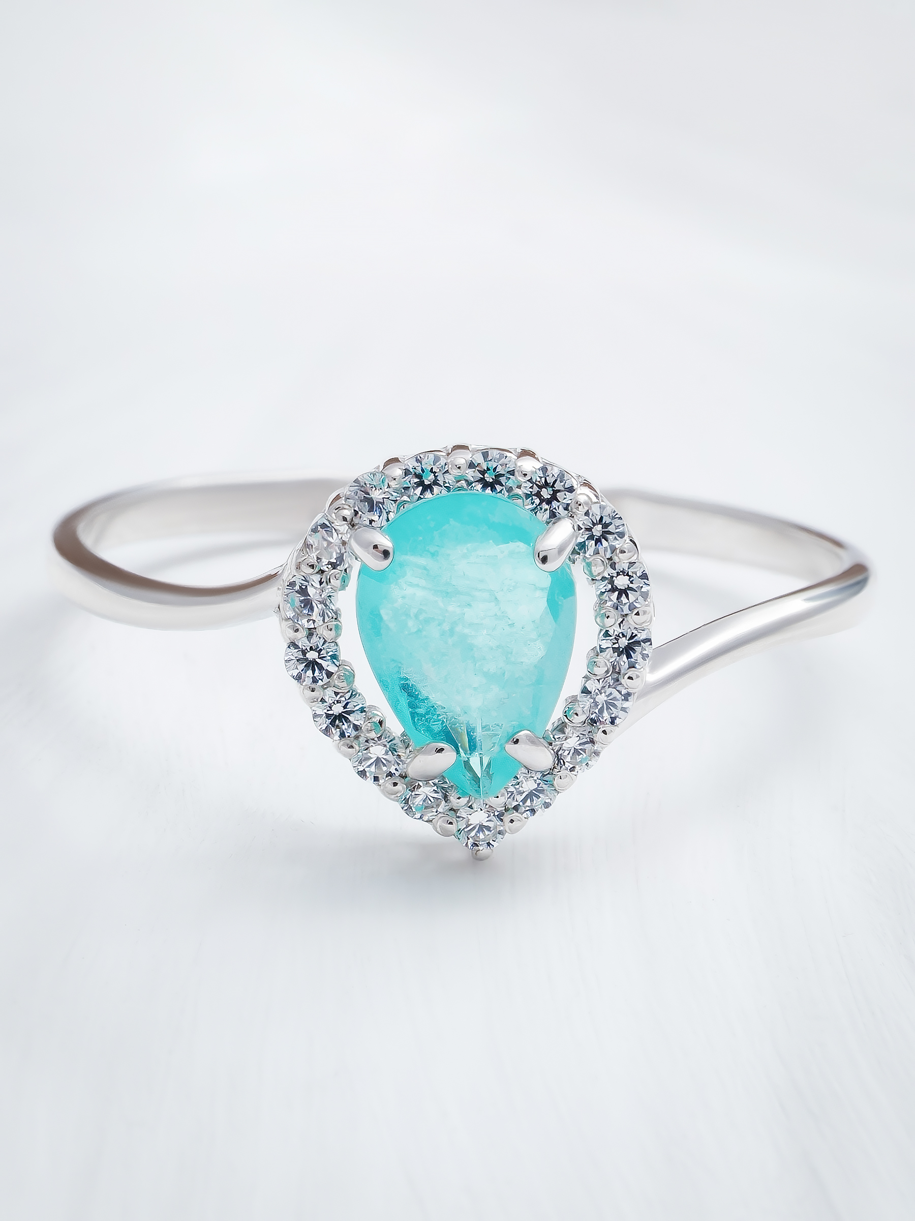 Кольцо капля из серебра 925 с турмалином параиба в.