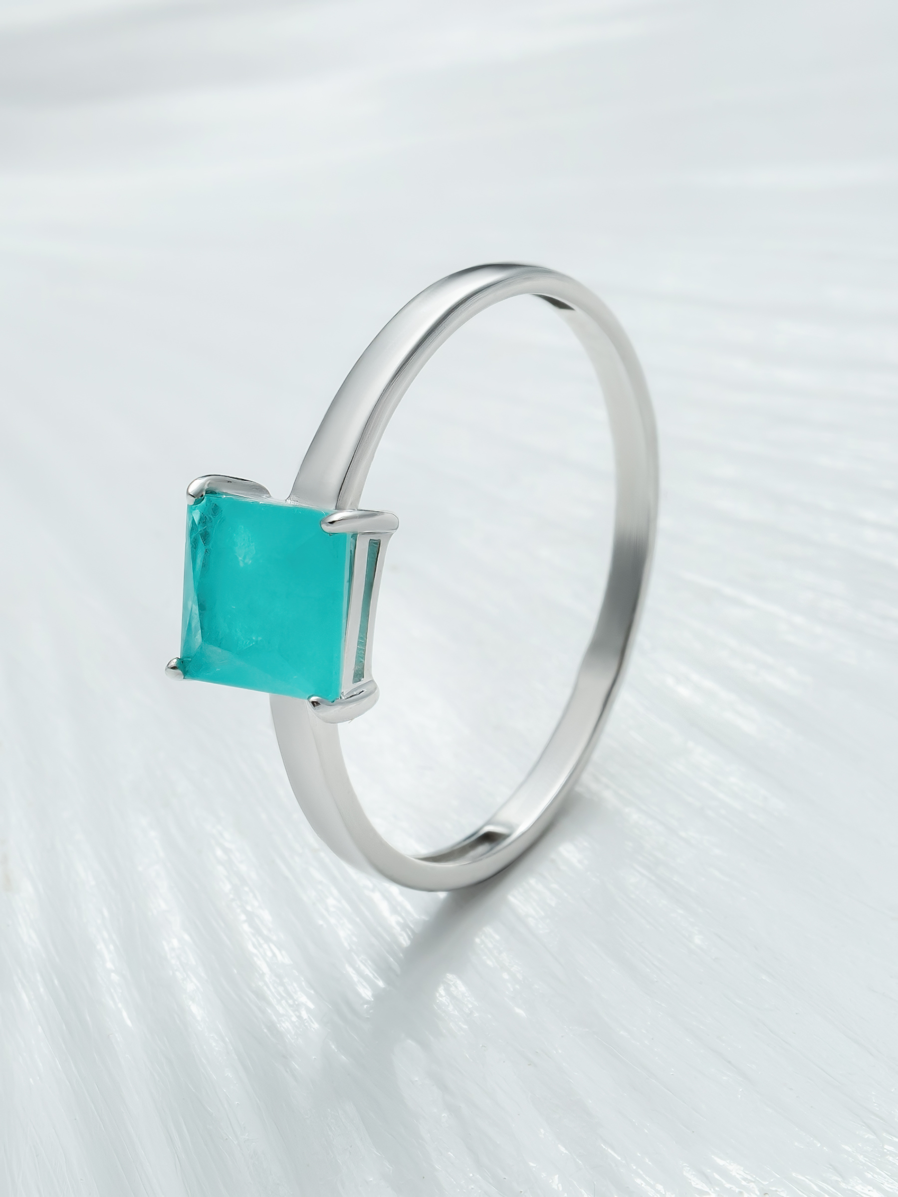 Кольцо квадрат из серебра 925 с турмалином параиба в.